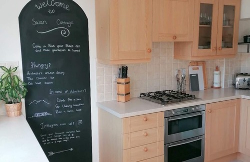 Brecon Cottage | Beautiful waterfront cottage with stunning views