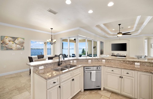 Caloosahatchee House | Beautiful Waterfront Home