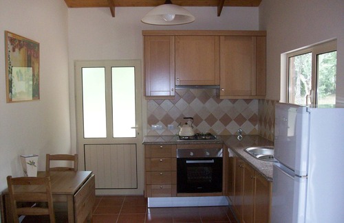 Ansiao House | Beautiful Wooden Lodge Set In Olive Grove With Shared Pool.Close To Amenities