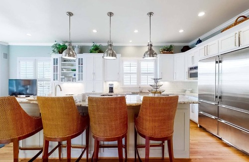 Isle of Palms House | Beautifully decorated home in Wild Dunes with beach access and rooftop deck