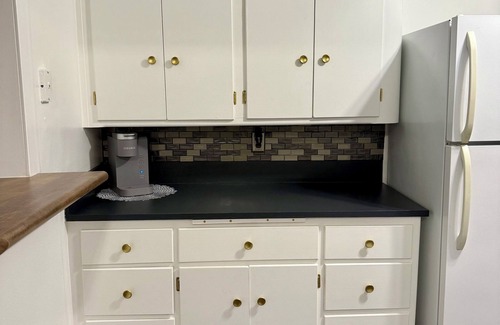 Dickinson House | Beautifully restored, fully furnished 3 bedroom home one block from downtown