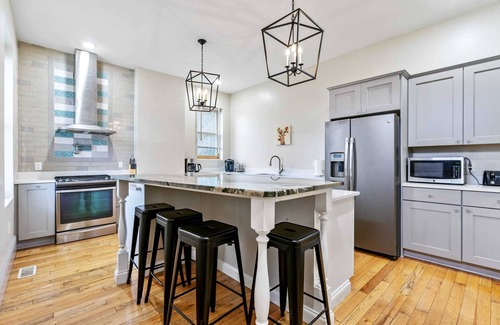 Manchester House | Beautifully Restored and huge townhouse, sleeps 14