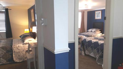 Douglas House | Bed And Blueberry Two Bed Suite for 2,3, or 4 people