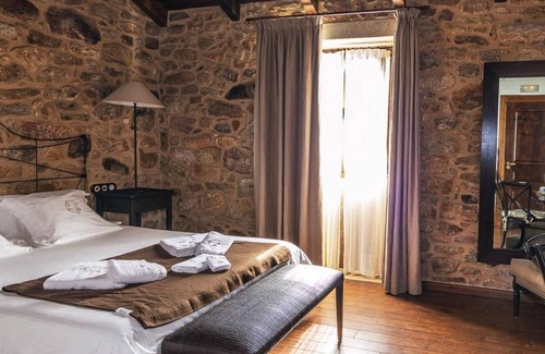 Camarinas Bed & Breakfast | Bed and Breakfast 'Alcatraz' with Private Garden and Wi-Fi