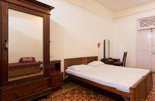 Wellington Pier Bed & Breakfast | Bed and Breakfast at Colaba