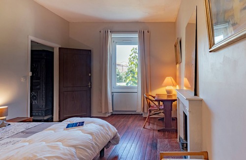 Le Teil Bed & Breakfast | Bed and Breakfast 'Chambre Spacieuse' with Shared Terrace, Shared Garden and Wi-Fi