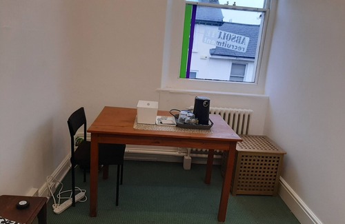 Newport Apartment | Bed, Contl Breakfast, Newport, Wales, Near Train