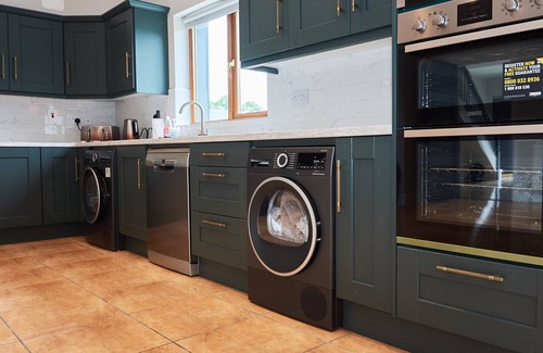 Dromod House | Bedroom 2, quad room sleeps 4 people, en-suite