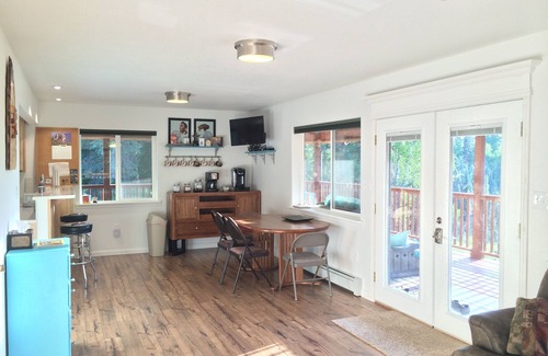 Kasilof House | Bedroom in Kasilof - Lazy Bear Room