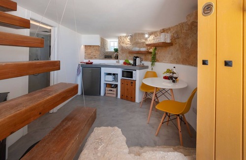 Mafra House | Bee Moinho - One Bedroom House, Sleeps 3