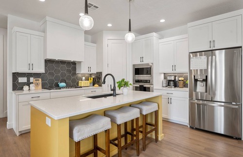 St. George House | Beech Bungalow: Desert Color Lagoon + Beaches, Hot Tub