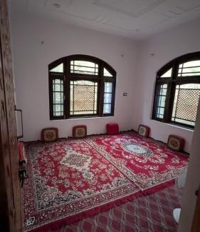 Anantnag District Bed & Breakfast | Beigh Gest home