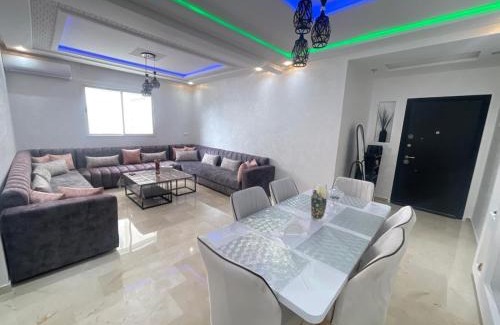 La Nouvelle Ville Ibn Batouta Apartment | Bel appartement climatisé, avec piscine et parking souterrain gratuit, à deux pas de la mer