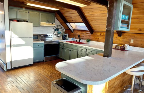 Huffman - O' Malley Ski Chalet | Bel-Hygge 🐋Chalet, cozy comfort the AK way