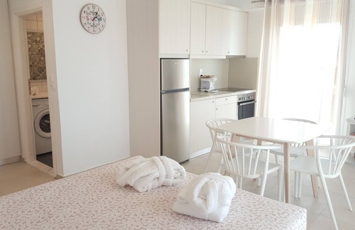 Kalamaki House | Bella Mare Luxury Apartments