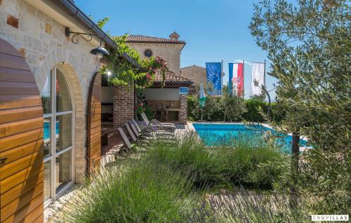 Barat Villa | Bella Vista