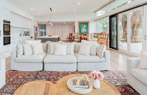 Shoreham House | Bellas Block overlooking the vines