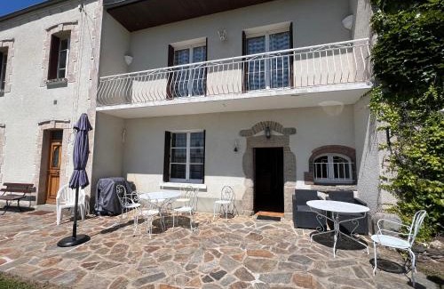 Cressat House | Belle Maison avec vue magnifique , séjour pleine nature gd jardin