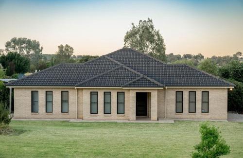Moore Creek House | Bellevue Holiday House