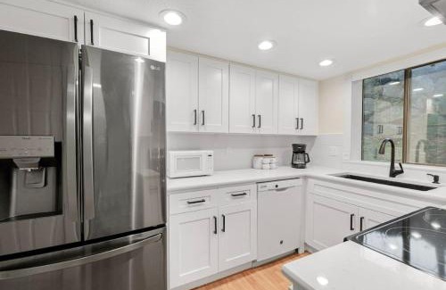 Northwest Bellevue Apartment | Bellevue Modern Luxe Townhouse near DT 520 I405