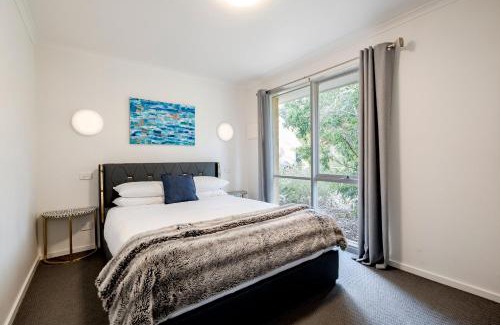 Bellbrae Villa | Bells Beach Cottages - Pet friendly cottage with wood heater
