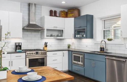 Hillsboro Village House | Belmont Retreat walk to Restaurants, Coffee, 12 South