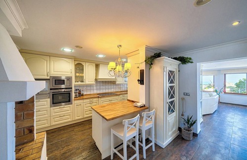 La Colina Villa | Belmonte Lux Family Villa with Sea View, Pool, Terrace & Wi-Fi