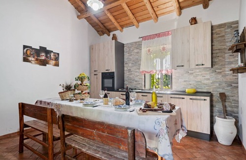 Maniace Cottage | Belvilla by OYO Casa Otaiti