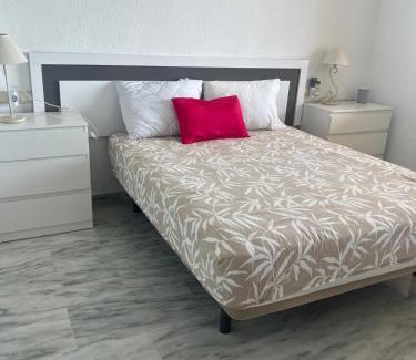 Torrequebrada Apartment | Benalmadena Suite Vistas panorámicas, 2 piscinas, Area infantil, Bar, Jardines y Tenis