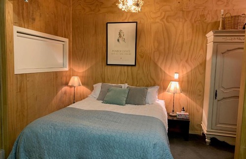 Porirua Ski Chalet | BENROSE FARM COTTAGES