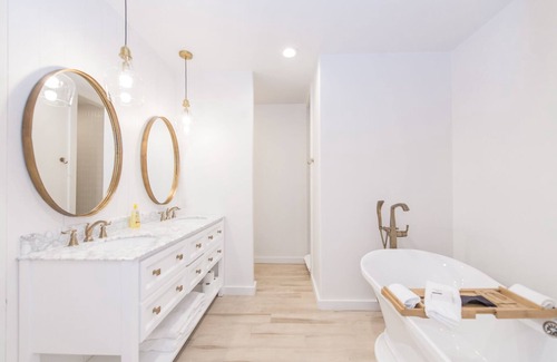 Uvalde House | Benson Guest House