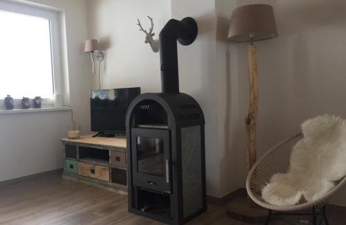 Arnoldstein House | Berghaus Christel, bergbeek in grote tuin