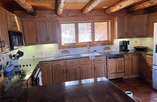 Taconic House | BERKSHIRE MOUNTAIN LAKEFRONT LOG HOUSE FAMILY RETREAT