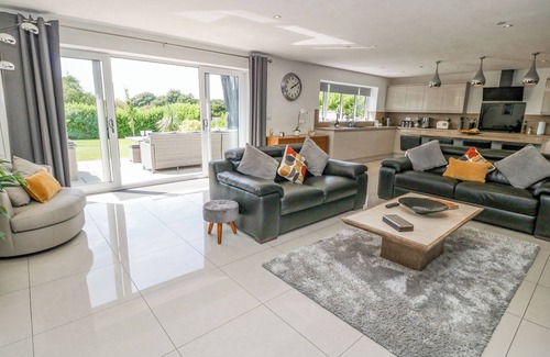 Llanbedrgoch House | BERLLAN, family friendly, luxury holiday cottage in Benllech