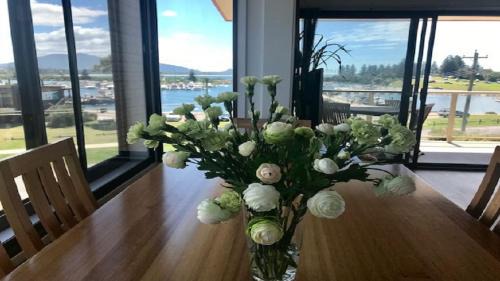 Bermagui Apartment | Bermagui Stays - Penthouse Apartment - Amazing Views & Location