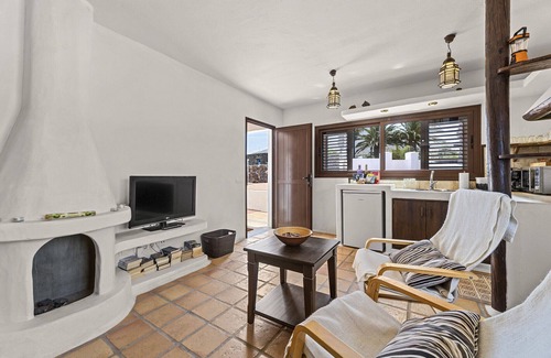 Las Brenas Apartment | "Bermeja" Rural Apartment with Pool in Lanzarote - Spain