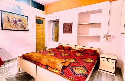Jaisalmer Hotel | Berozgar HostelnTradition with peace&culture just in front of railway Station.