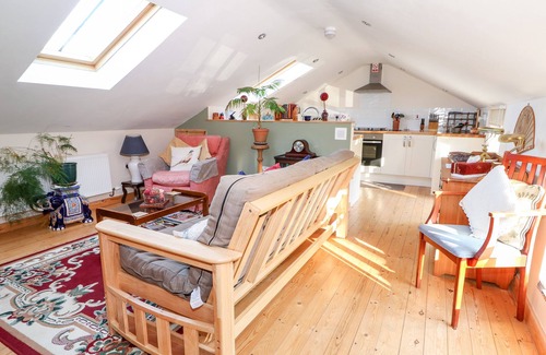 Alford Cottage | BERRY BARN, pet friendly, with a garden in Mablethorpe