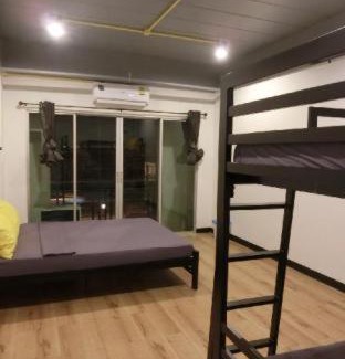 Racha Thewa Hostel | Best Bed Suvarnabhumi Hostel