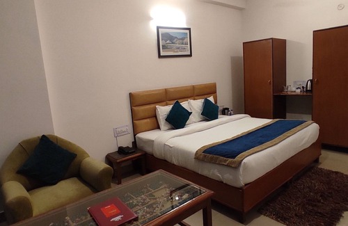 Naddi Hotel | Best hotel in Naddi, DharamshalanWith multicusion restaurant and kitchen.