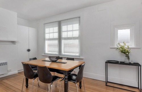 North Hobart House | Best on Letitia Central spacious stylish sleeps 6