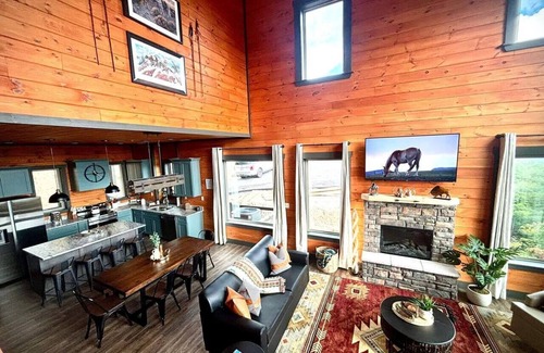 Sevierville House | Best Views, pool, hottub, theater,arcade, games,sleeps16