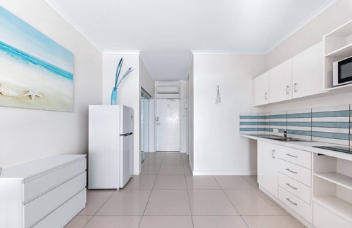 Airlie Beach Apartment | BEST VIEWS, POOL, SPA, CLOSE TO EVERYTHING