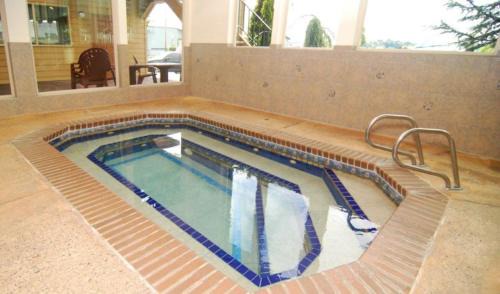 Coos Bay Hotel | Best Western Holiday Hotel