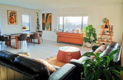 Wharewaka Villa | Better than Home - NEW Lake View