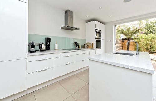 Northcote House | Between the Commons - Three Bedroom House, Sleeps 6