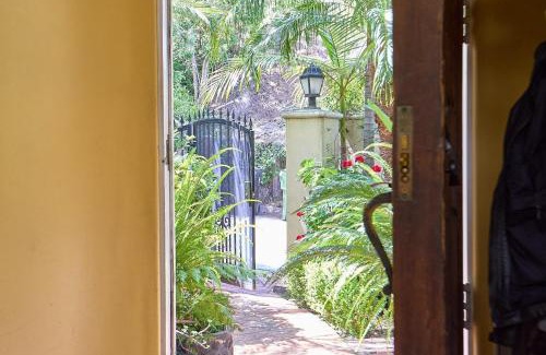 Beverly Hills House | Beverly Hills Elegant Homestay