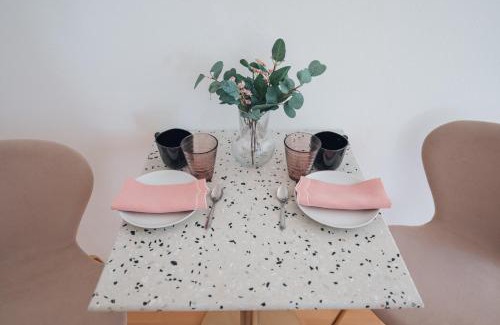 Oberdobling Apartment | Bezauberndes Studio mit privatem Garten