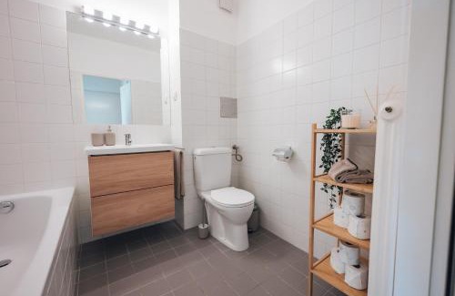 Oberdobling Apartment | Bezauberndes Studio mit privatem Garten