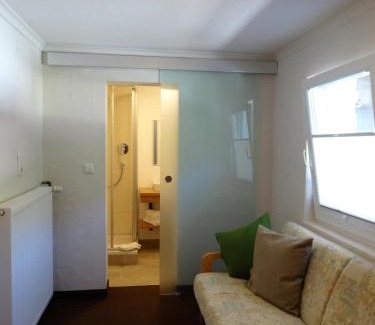 Schonbach Bed & Breakfast | Bhome Gästehaus b&b/Apartments